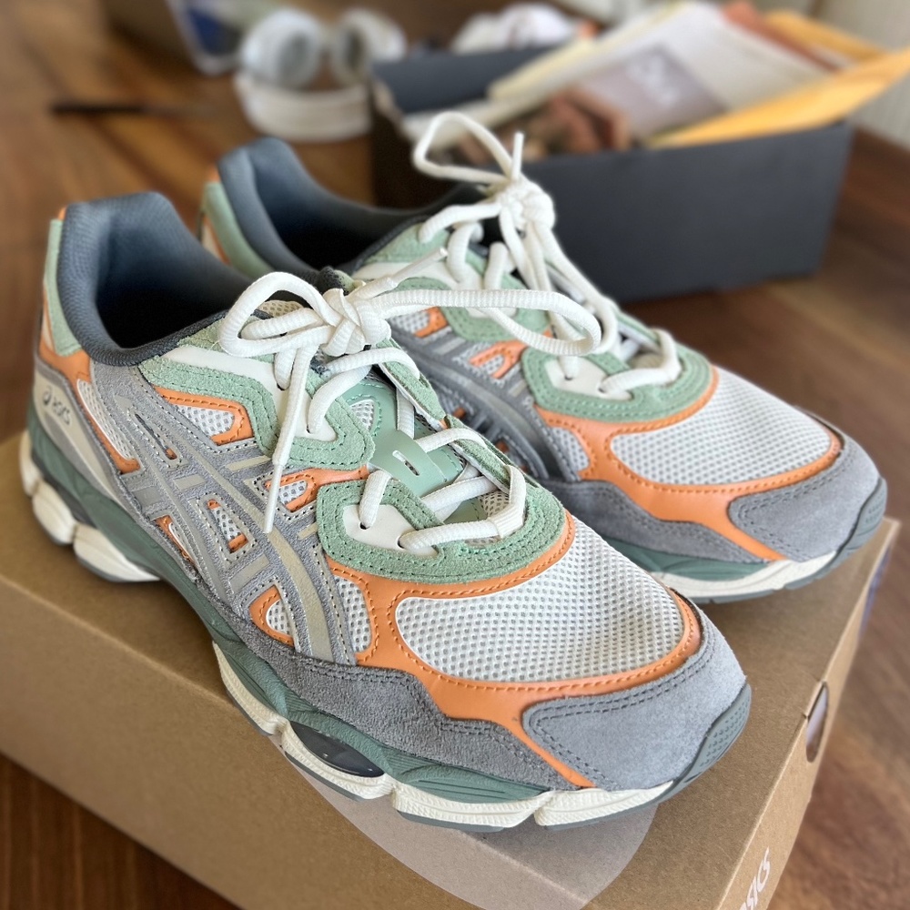 Limited Edition Asics GEL-NYC size EUR 42.5/US M 9/US W 10.5 cream/clay grey